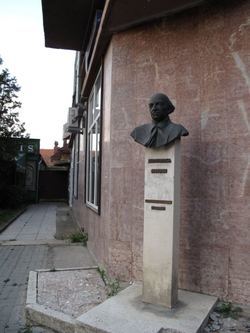 Бюст венгерского писателя Дьюла Ийеш