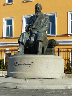 Пам'ятник Михайлу Грушевському