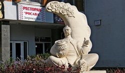 Памятник варенику