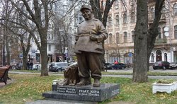 Пам'ятник засновникові театру Франка Гнату Юрі