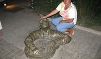 Памятник сантехнику