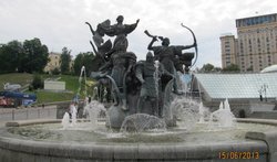 Фонтан основателям Киева на Майдане Незалежности